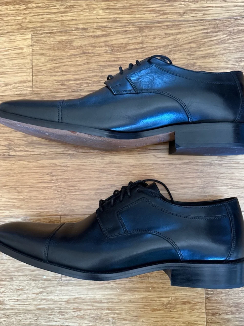 Johnston and Murphy lace up Men's Black Leather Cap-Toe Dress Shoes